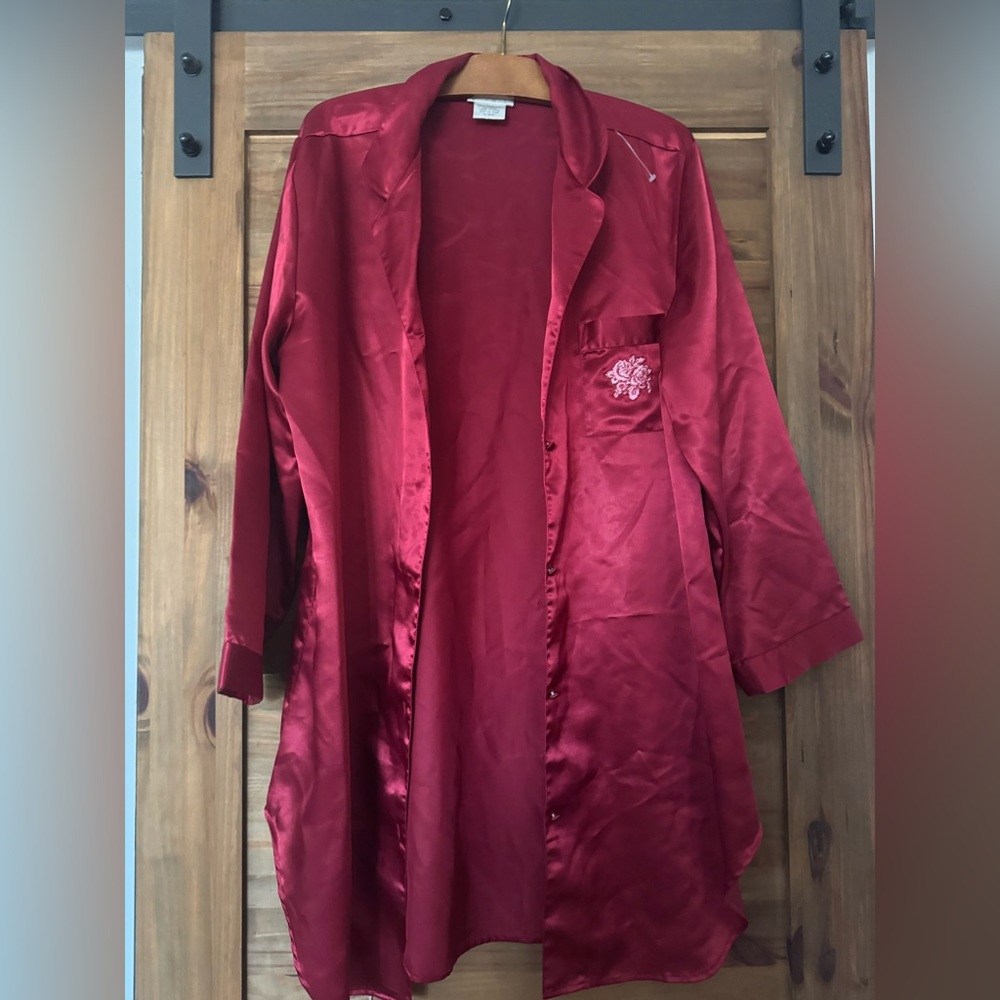 Vintage Gloria Vanderbilt  red dressing gown, size large